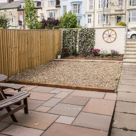 Harbour Hideaway Villa Whitby Exterior photo