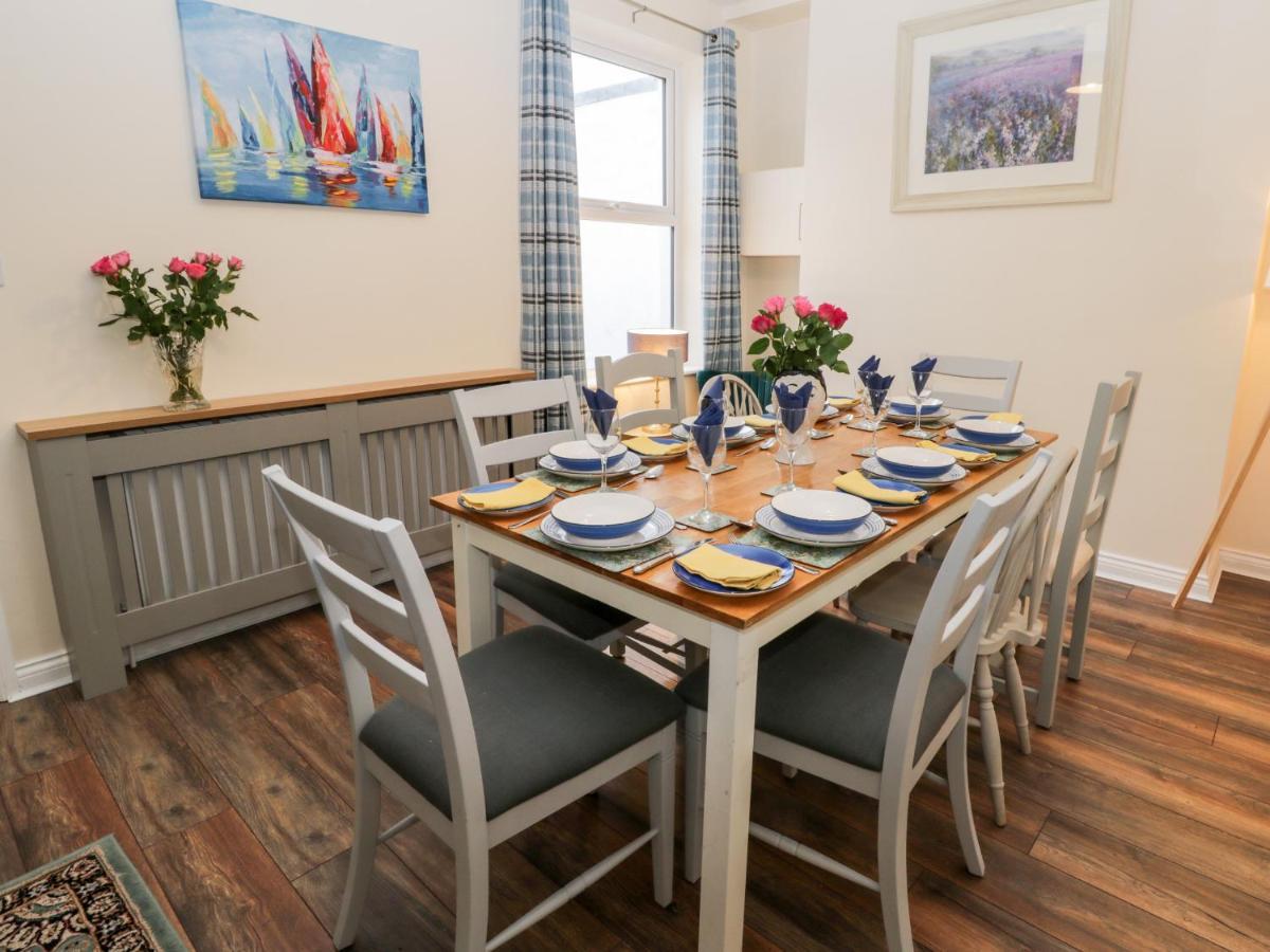 Harbour Hideaway Villa Whitby Exterior photo
