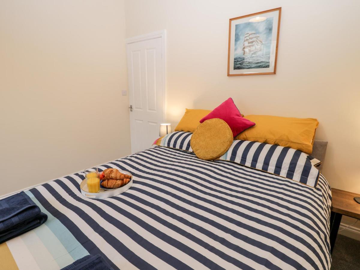 Harbour Hideaway Villa Whitby Exterior photo