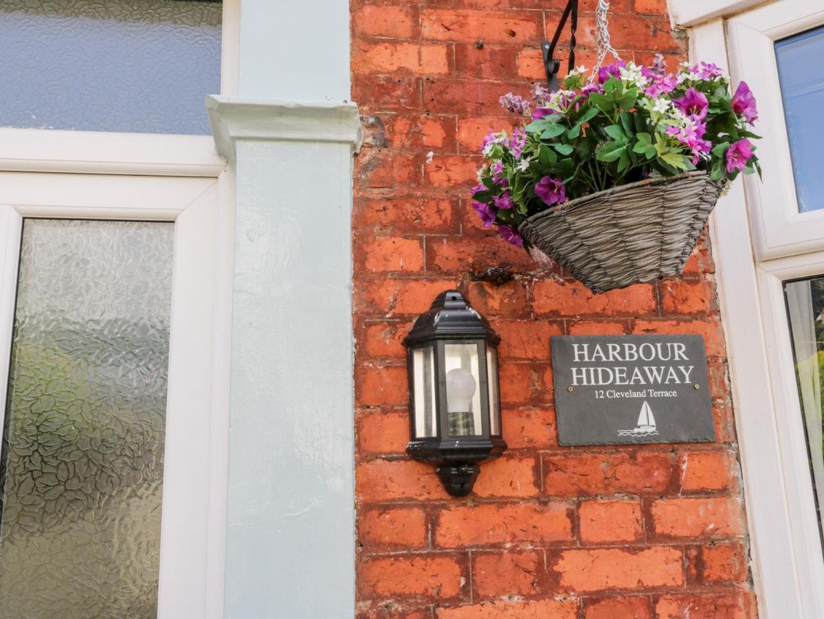 Harbour Hideaway Villa Whitby Exterior photo